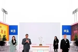 地铁车窗反光下的录音波形图，标注十七分钟